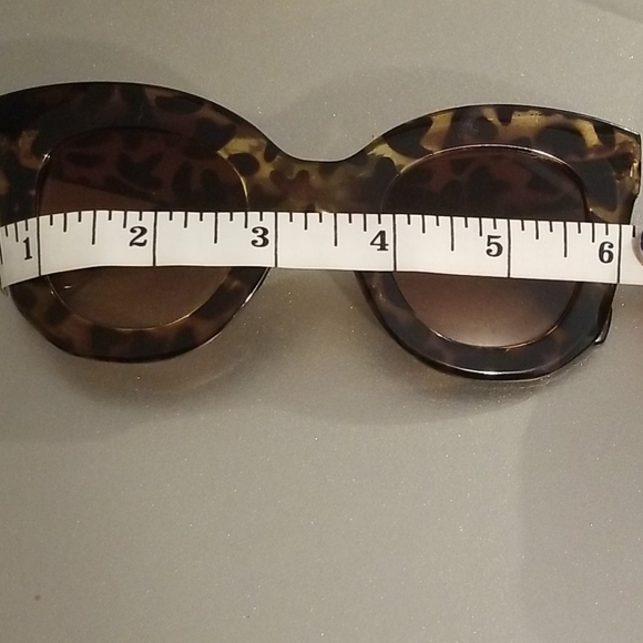 Cat Eye Sunglasses - Picture 3 of 3